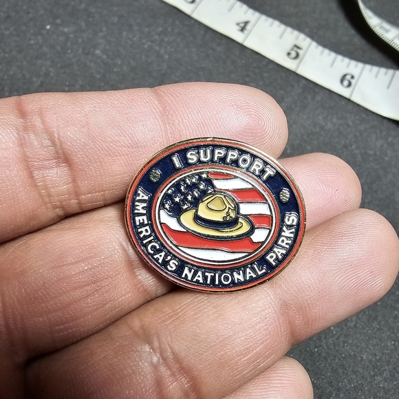Hogeye I support americas national parks gold tone and enamel lapel pin brooch - Picture 1 of 3